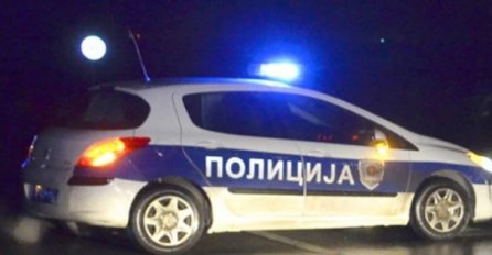 Teška saobraćajna nesreća: Sudarili se  kamion i automobil, poginuo mladić, roditelji u teškom stanju