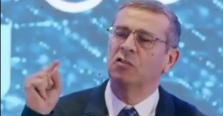 SNIMKA PROFESORA IZ SARAJEVA APSOLUTNI HIT NA DRUŠTVENIM MREŽAMA: U par rečenica objasnio studentima kako funkcioniše korupcija (VIDEO)