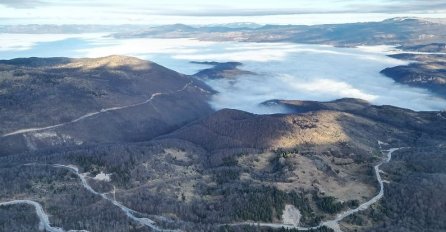 Dok se Sarajevo bori sa smogom, pogled na Bjelašnicu iz zraka ostavlja bez daha