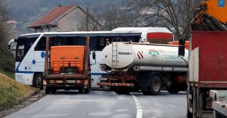 Sprema se uklanjanje srpskih blokada, kosovska policija unajmila vozila?!