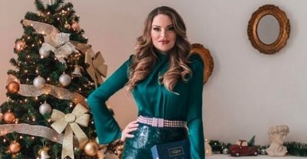 DOČEKALE JE BROJNE UVREDE: Unuka Alije Izetbegovića čestitala Božić i žestoko odgovorila onima koji su je vrijeđali zbog jelke