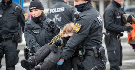 DOGAĐA SE ONO ŠTO NIKO NIJE MOGAO NI SANJATI: Najmoćnija zemlja EU puca po šavovima!