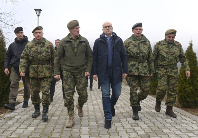 U Srbiji podignut najviši stepen borbene gotovosti vojske i policije