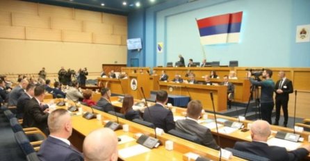 BiH: Poslanici izglasali povećanje plata za pet posto radnicima