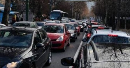 Pretpraznično "ludilo" u Sarajevu: Saobraćajni kolaps na glavnim saobraćajnicama