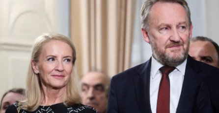 Dinastija je i službeno dio prošlosti