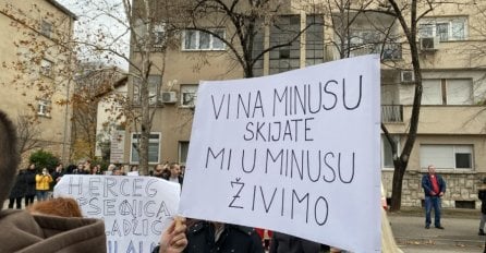 Protest zdravstvenih radnika u Mostaru: “Ući ćemo unutra, pobit ćemo ih”