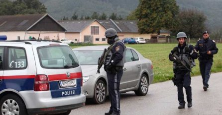 Drama u Austriji: Tinejdžer iz BiH sa Rumunima ukrao vozilo, bježeći od policije izazvali nesreću