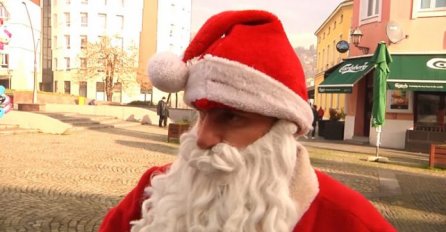 Sumorna poruka tuzlanskog Djeda Mraza: Hodam, a nema djece, nema nikoga…