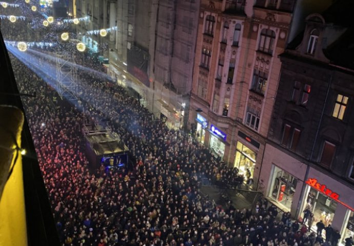 Javnom dočeku Nove godine u Sarajevu prisustvovalo više od 25.000 ljudi