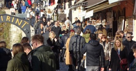 Mostar: Skokovi sa Starog mosta smjenjuju se kao na traci