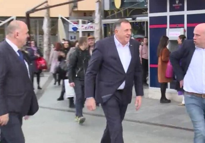 Dodik prošetao prvi dan nove 2023. i ostao u čudu