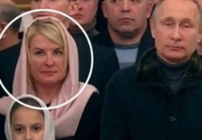 Ko je misteriozna plavuša koja se pojavljuje uz Putina?