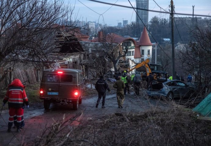 Dok su mnogi slavili... - U Ukrajini sinoć ubijena četiri i ranjeno 50 civila