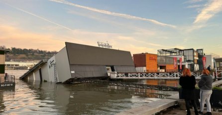 Napadnut novinar kod splava koji je potonuo u Beogradu: "Unio mi se u lice, uhvatio šakom za vrat..."