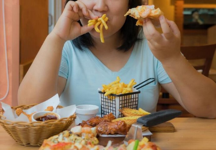 DOKTOR VAS UPOZORAVA DA SLJEDEĆE 3 NAMIRNICE ODMAH IZBACITE IZ ISHRANE: Zbog njih se gojite, razboljevate i BRŽE STARITE