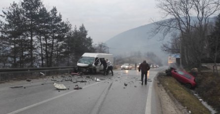 NESREĆA KOD SARAJEVA: Tri osobe povrijeđene 