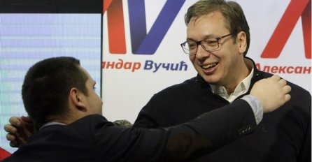 Vučićevog sina u BiH čuva pet naoružanih ljudi. Vučić: On je tamo privatno