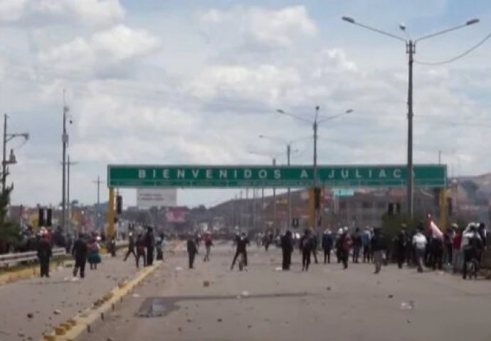 Nastavljaju se veliki nemiri u Peruu: Najmanje 17 mrtvih na jugu zemlje, protestanti pokušali zauzeti aerodrom