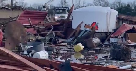 STRAŠNO NEVRIJEME POGODILO SJEDINJENE DRŽAVE: Tornado uništavao kuće, rušio dalekovode, čupao drveće (FOTO, VIDEO)