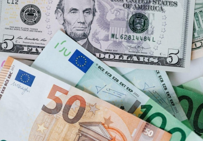 Potezi centralnih banaka i direktne posljedice: Dolar pada, euro i jen rastu