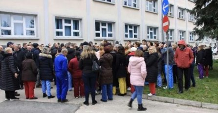 Protest radnika zeničke bolnice, traže isplatu jednokratne pomoći: Oglasili se iz Uprave