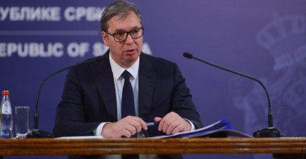 VUČIĆ O OPTUŽBAMA DA JE SNAJPERISTA S BRDA: Nosio sam kišobran, a Šešelju...