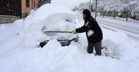 STIGLA NAGLA PROMJENA VREMENA! Crveni alarm za dio Hrvatske, snijega će biti i u nizinama