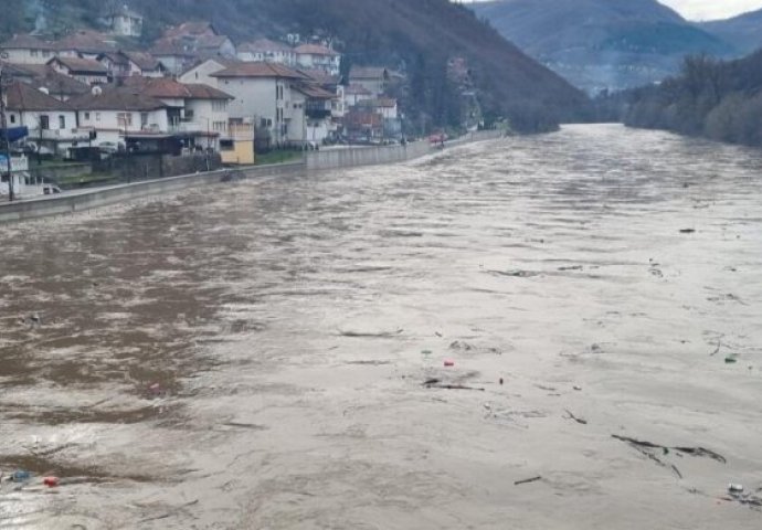 EVAKUISANA MAJKA SA ŠESTORO DJECE! Nevrijeme u regionu, sve ekipa na terenu