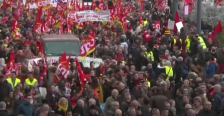 Francuska na ulicama: Nacionalnim štrajkom i velikim protestima protiv Macronove mirovinske reforme za koju vlasti tvrde da je neophodna te da će se bez nje urušiti cijeli mirovinski sistem