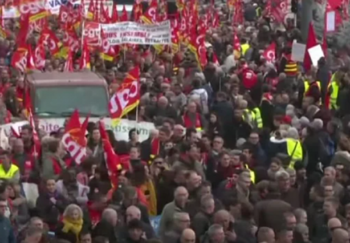 Francuska na ulicama: Nacionalnim štrajkom i velikim protestima protiv Macronove mirovinske reforme za koju vlasti tvrde da je neophodna te da će se bez nje urušiti cijeli mirovinski sistem