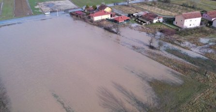 Dramatični prizori iz regiona: Voda ušla u podrume, potopila groblja, višesatna borba na terenu