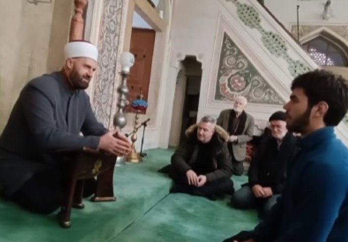 MLADIĆ DOŠAO EFENDIJI VELIĆU POSLIJE DŽUMA NAMAZA: Ja želim da izgovorim Šehadu! 