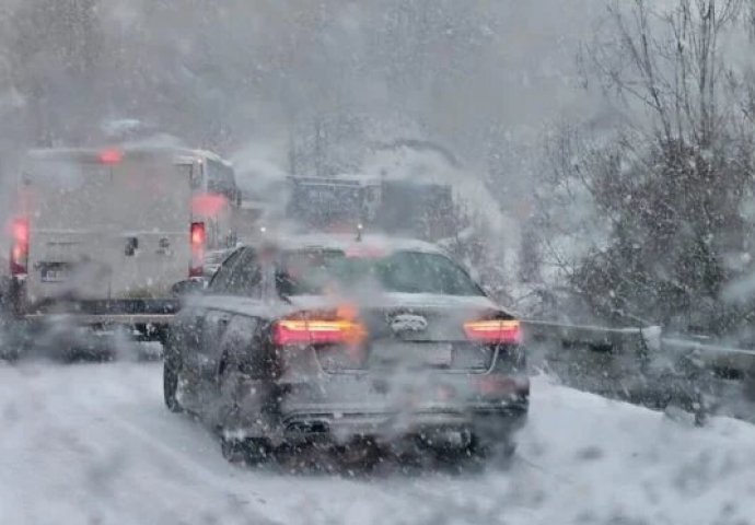 IZDATO NOVO UPOZORENJE: Savjetuje se POSEBAN OPREZ na putevima, a evo gde će pasti najviše snijega