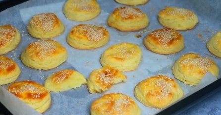 POGAČICE SA SIROM: Gotove za čas posla, uz samo 3 sastojka