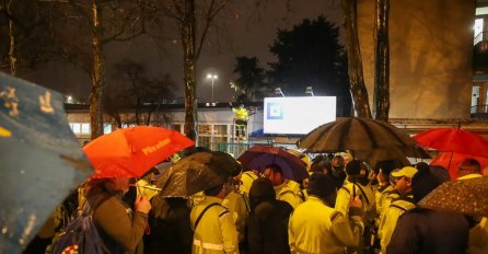 VIDEO Štrajk radnika Čistoće za kolege koji su dobili otkaz jer su bacali smeće u isti kamion