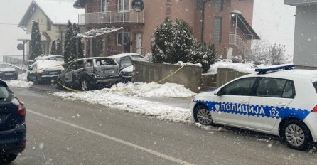 Četiri zapaljena automobila DNS-ovog kadra