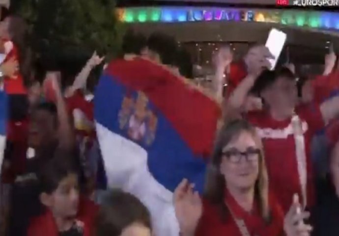 TOTALNO LUDILO U AUSTRALIJI: Srpske zastave preplavile Melburn, ori se KOLO u čast Novaka (VIDEO)