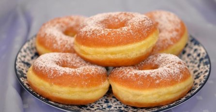 Bez kapi ulja, sočne i MEKANE KAO PAMUK: Brze KROFNE IZ RERNE savršene kad ne znate šta da jedete