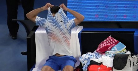 A DA LI JE MOGUĆE: Novak skinuo majicu u finalu AO, a mnogi su se iznenadili kada su vidjeli prizor ispod