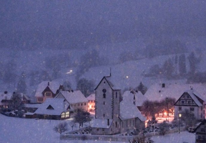 Haos na cestama u Bavarskoj zbog snijega i jakih naleta vjetra