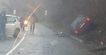 SUDAR ČETIRI AUTOMOBILA KOD TUZLE, IMA POVRIJEĐENIH: Potpuno obustavljen saobraćaj