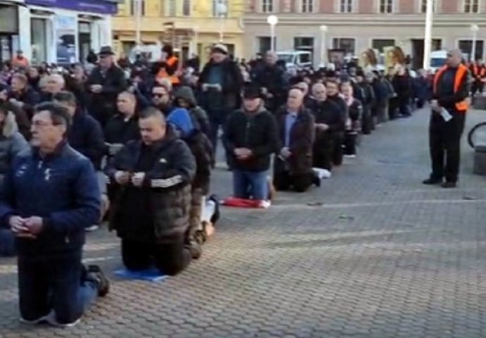 UŽIVO: Klečavci mole u centru Zagreba. Dočekao ih protuprosvjed: "Pobačaj u Ustav!"