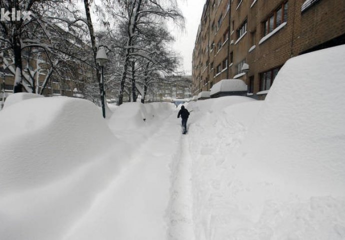 NA DANAŠNJI DAN 2012. BiH BILA TOTALNO PARALISANA: Visina snijega mjerila se metrima