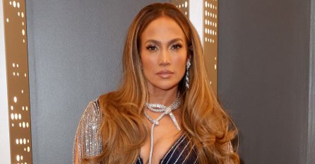 "TAKO SE TO RADI": Jennifer Lopez u haljini koja se odijeva kada želimo da sve oči gledaju u nas