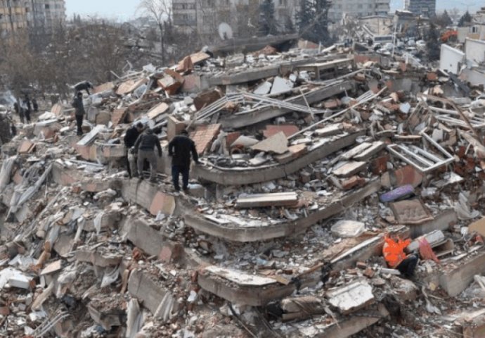 U potresu preminulo najmanje 6300 osoba