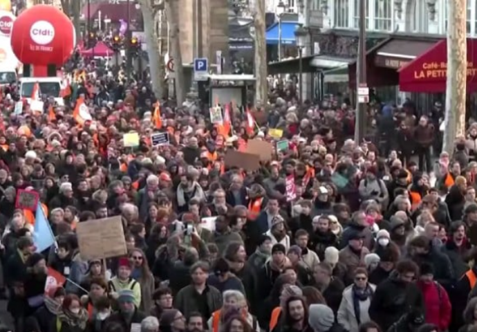 Nove masovne demonstracije protiv Macrona i njegove mirovinske reforme: 750.000 na ulicama Francuske, novi veliki protest najavljen za subotu