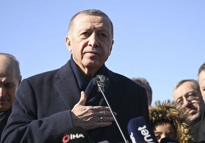 Erdogan nakon 2 dana stigao na potresom pogođeno područje