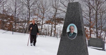 OVE 4 RIJEČI UKLESANE NA GROBNICI MILIONERA: Paraju uši, "To je moja najveća greška, pazite se" (FOTO)