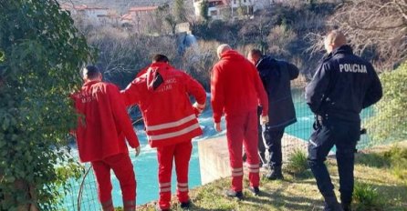 DRAMA U MOSTARU: Bjegunac skočio u Neretvu, sudski policajac koji je trčao za njim povrijeđen